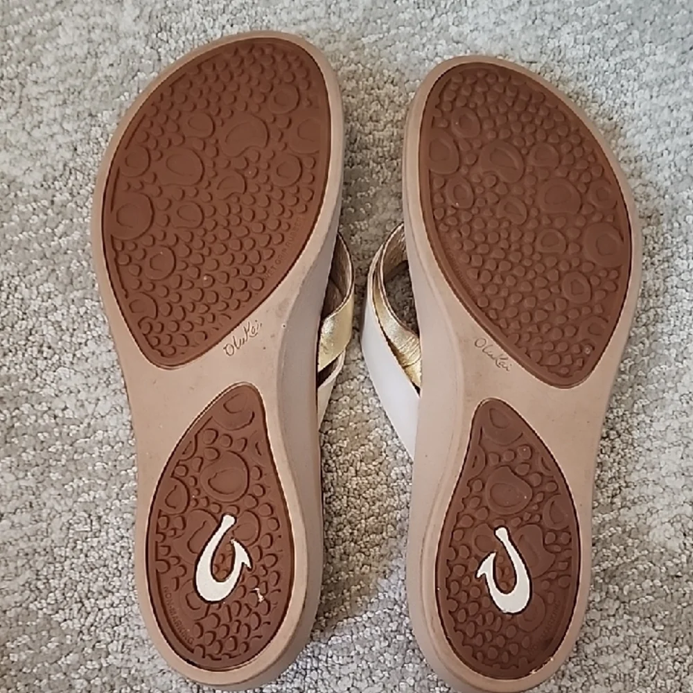 Olukai Kaekae Gold and Cream Sandals Flip Flops - Picture 6 of 6